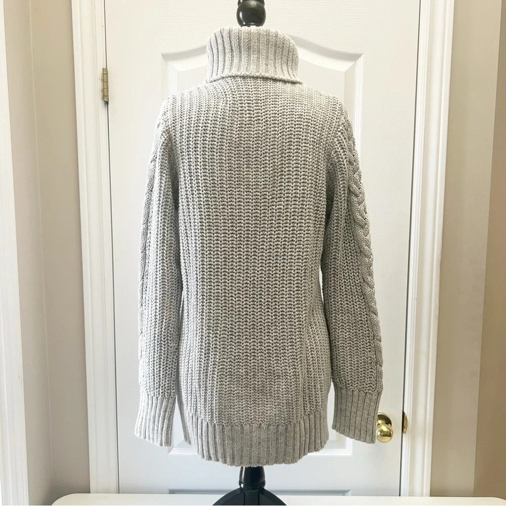 GAP Light Gray Cable Knit Turtleneck Sweater Size Medium - Picture 6 of 16